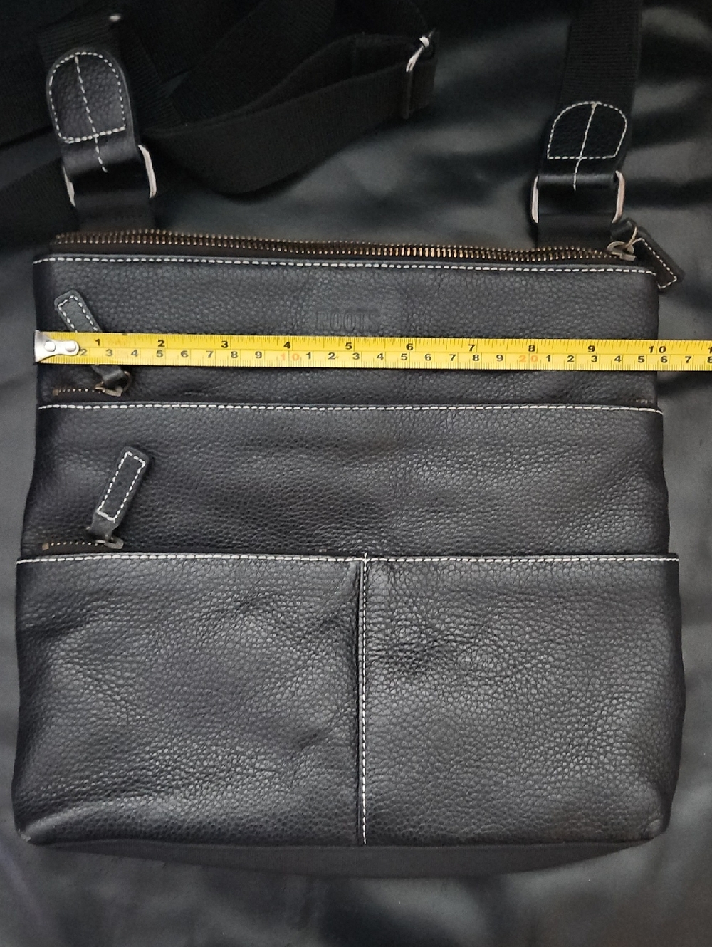 ROOTS Pebbled Leather  Crossbody Bag M  Black  Stainless Steel Hardware Zipper - Picture 6 of 11